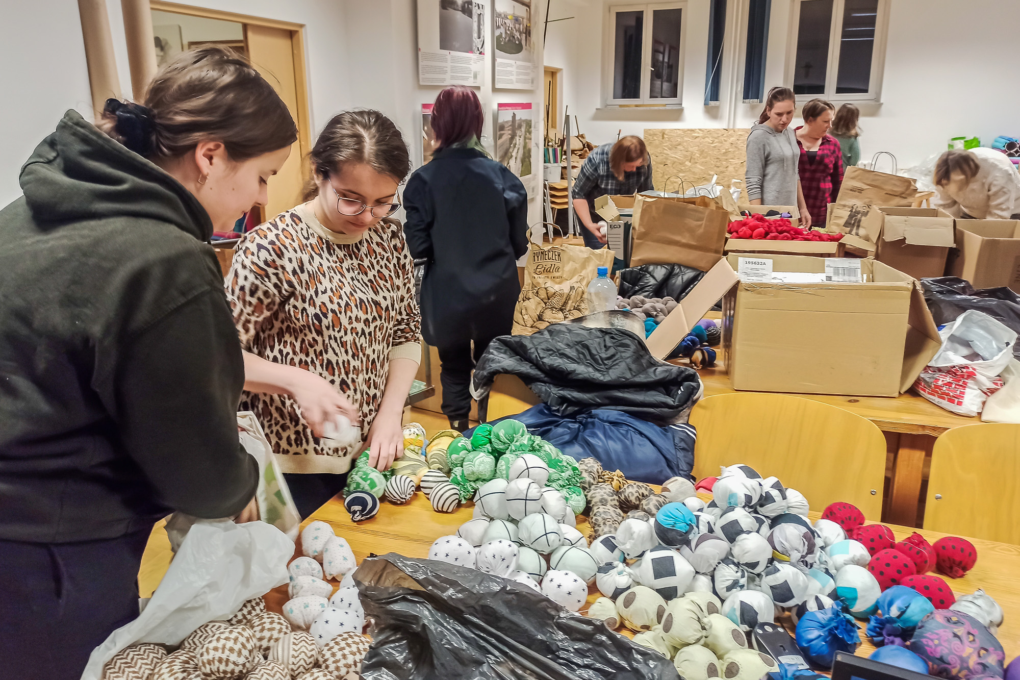 Ściany sensoryczne – jak firmy mogą realnie wspierać cyfrowy dobrostan dzieci